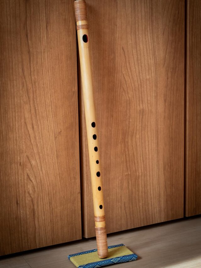 22年ぶりに篠笛に取り組んでいます。作りたいという気持ちも再燃（写真は最近作ったもの）。吹く方も作る方も試行錯誤の繰り返しです。

来月からは沖縄の笛を習いに行きます。緊張(((;´･ω･`)))

#篠笛
#琉球笛
