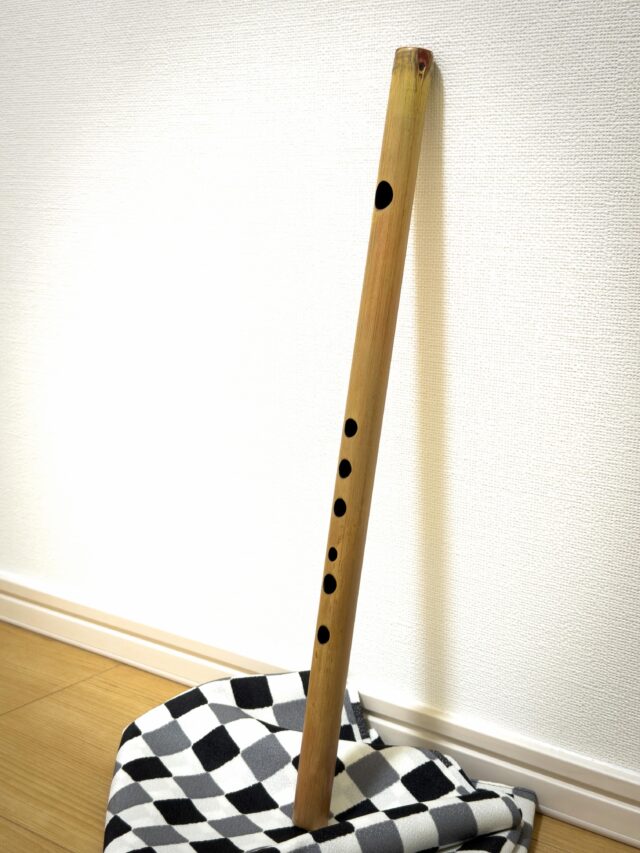 ドレミ調琉球笛D管。
指孔の距離が近くなって大変。
次作るときは何か工夫したいところ。

#琉球笛